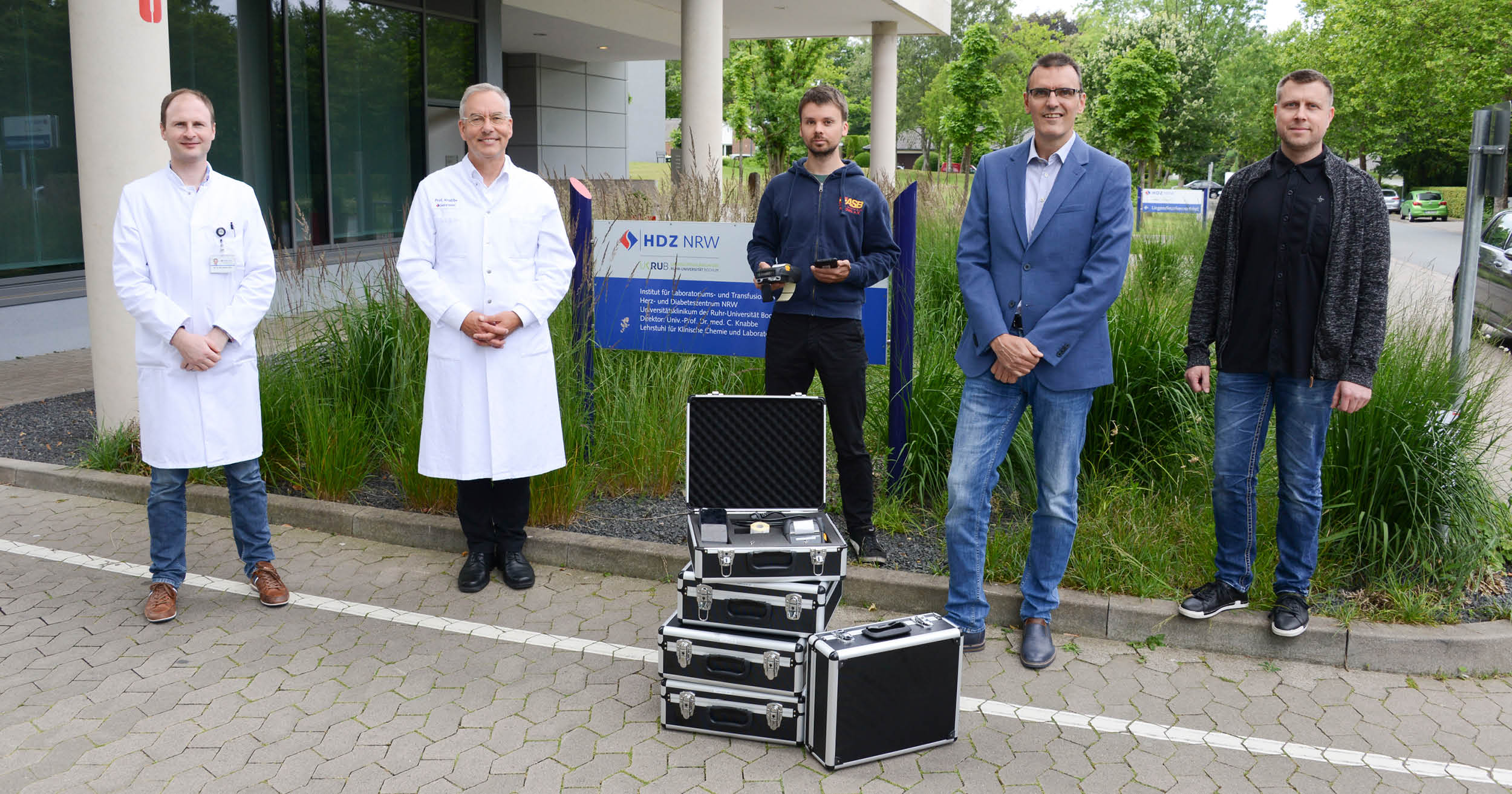 HDZ NRW, ASB und NEXUS Team mit LAURIS-APP-Koffer